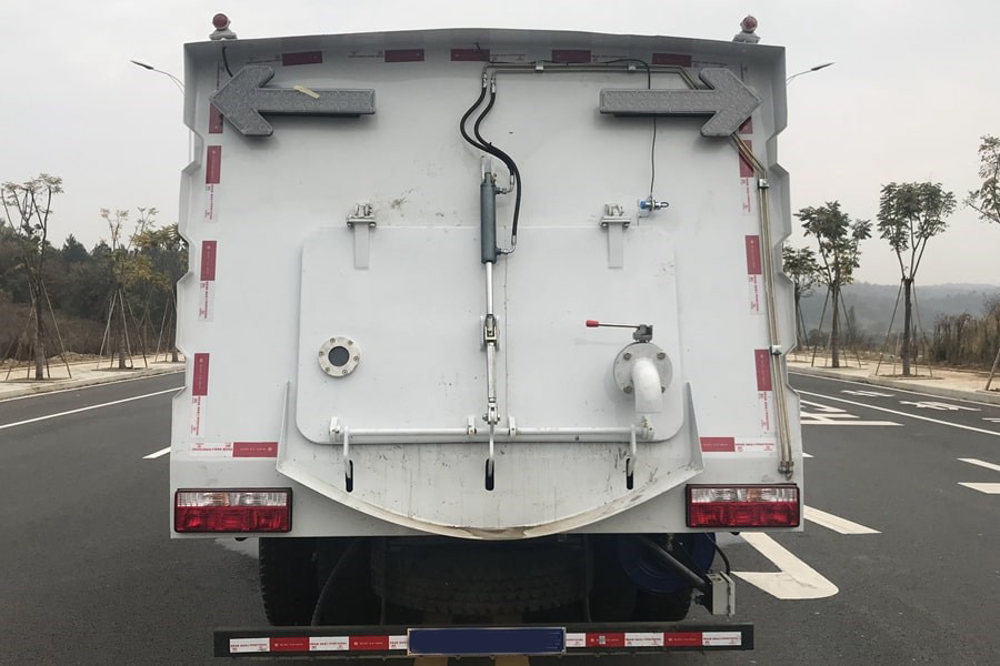 東風(fēng)5噸洗掃車