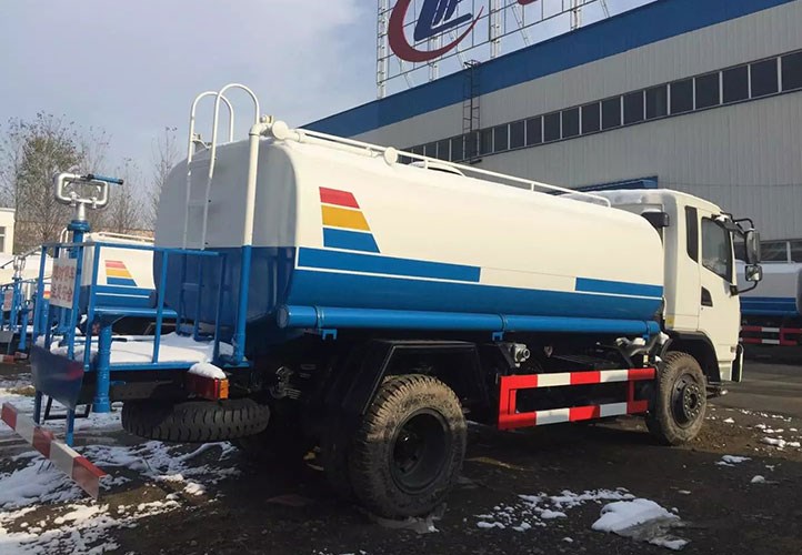 國五大運灑水車｜13噸灑水車