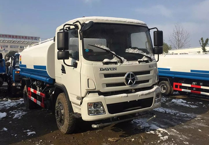 國五大運灑水車｜13噸灑水車