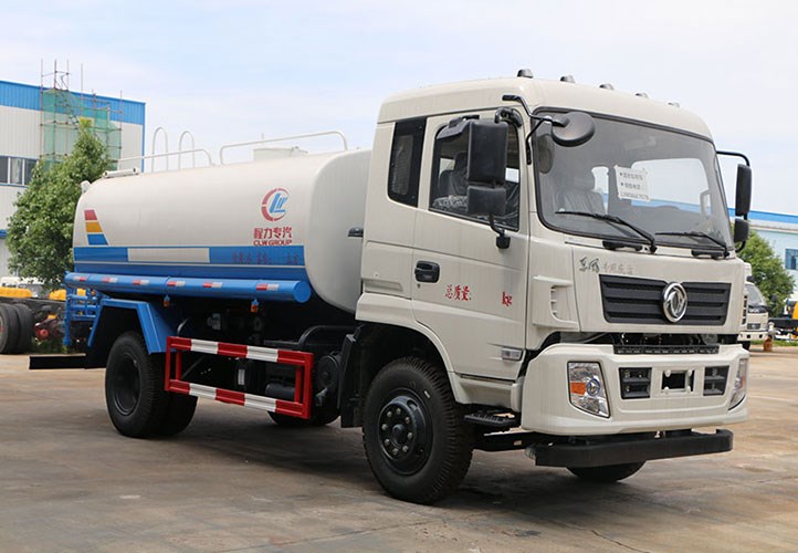 國五東風專底灑水車｜12噸灑水車
