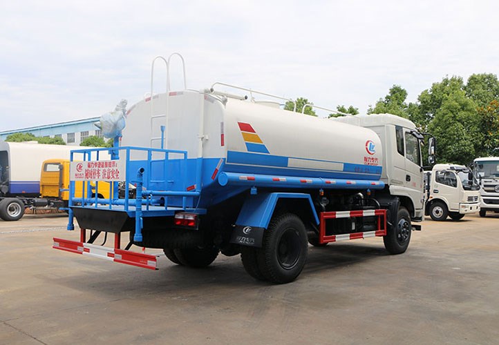 國五東風專底灑水車｜12噸灑水車