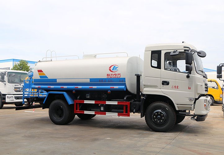 國五東風專底灑水車｜12噸灑水車