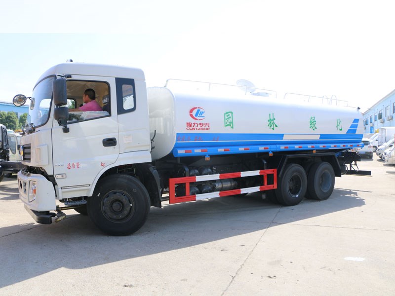 東風(fēng)專底后雙橋20噸灑水車