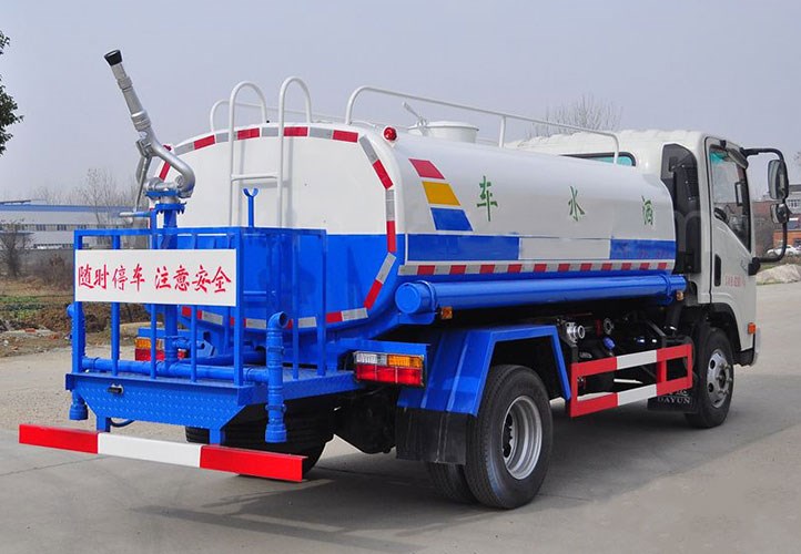 國五大運灑水車｜10噸灑水車
