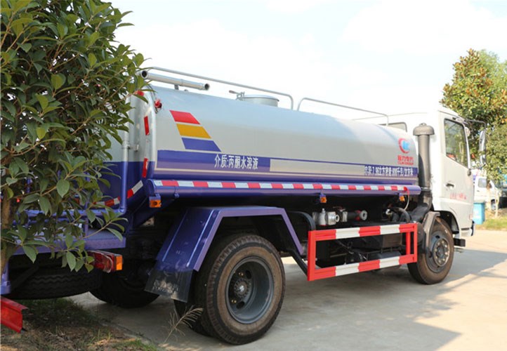 國五東風嘉運10噸灑水車