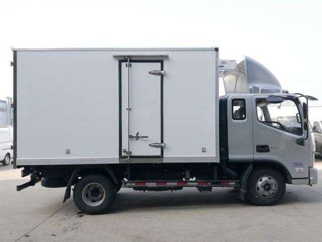 (廂長(zhǎng)3.7米)福田歐馬可一排半冷藏車