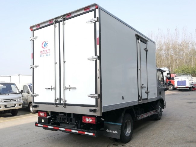 (廂長(zhǎng)3.7米)福田歐馬可一排半冷藏車
