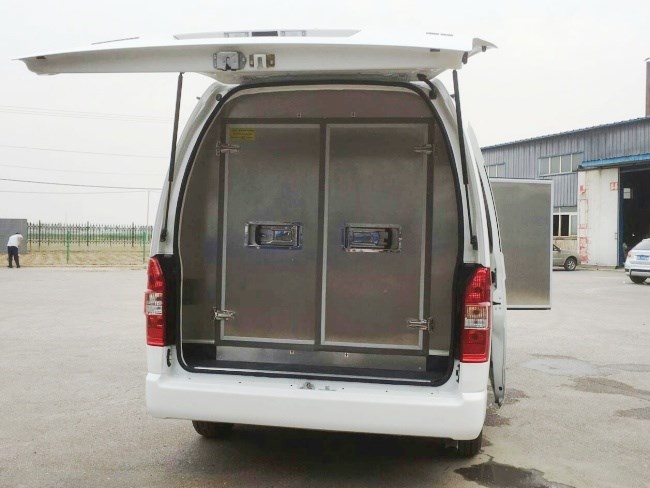 金杯海獅面包冷藏車