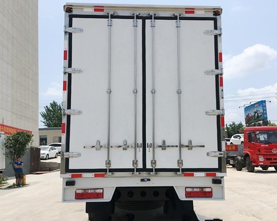 (廂長5.2米)江淮駿鈴一排半冷藏車