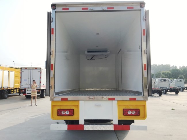 (廂長5.1米)福田歐馬可一排半