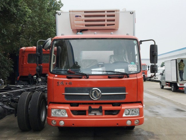 (廂長5.6米)東風(fēng)天錦冷藏車