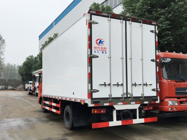 (廂長5.6米)東風(fēng)天錦冷藏車