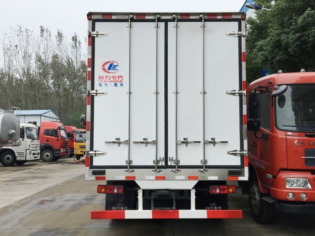 (廂長5.6米)東風(fēng)天錦冷藏車