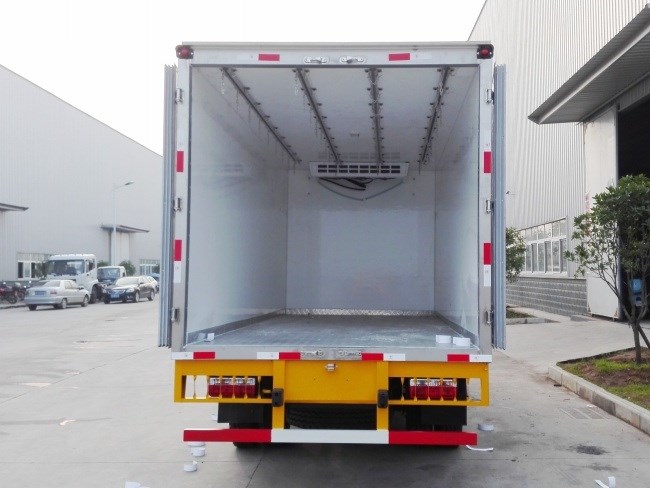 (廂長5.2米)東風多利卡冷藏車