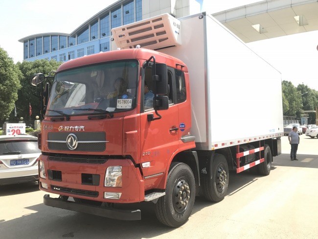 東風三軸冷藏車(廂長7.7米)