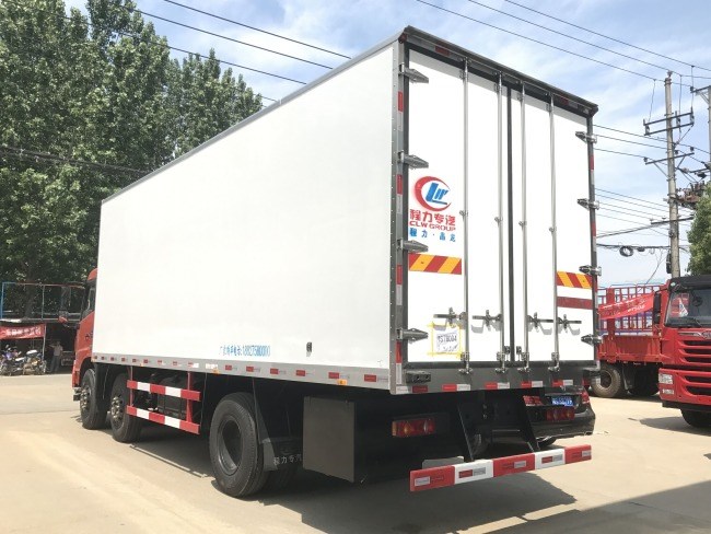 東風三軸冷藏車(廂長7.7米)