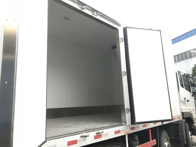 (廂長9.6米)東風天龍小三軸冷藏車