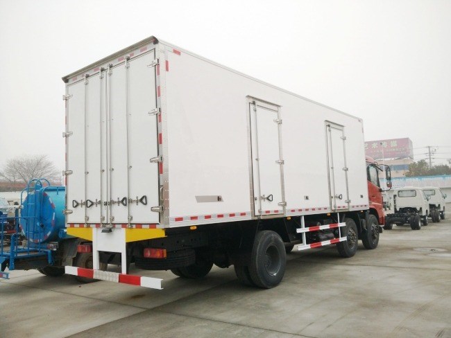 東風三軸冷藏車(廂長8.6米)