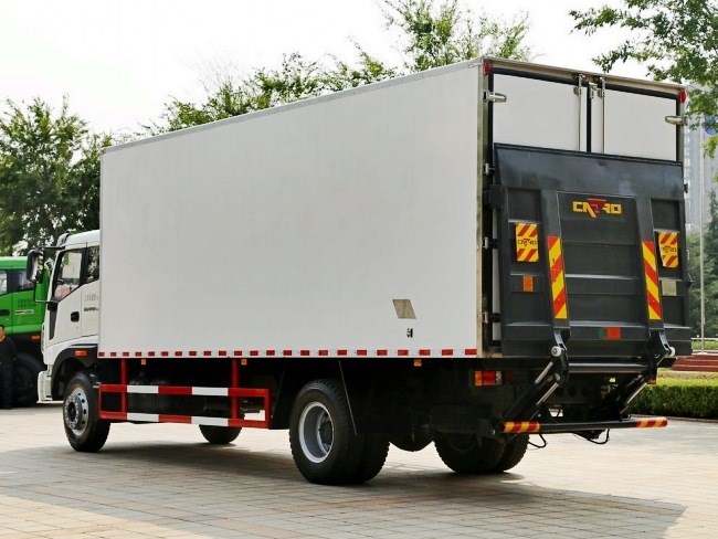 (廂長(zhǎng)6.8米)福田瑞沃冷藏車