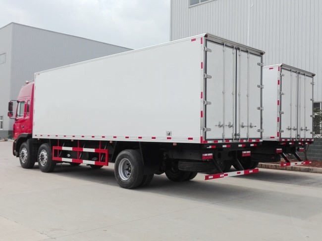 (廂長9.6米)江淮格爾發(fā)小三軸冷藏車