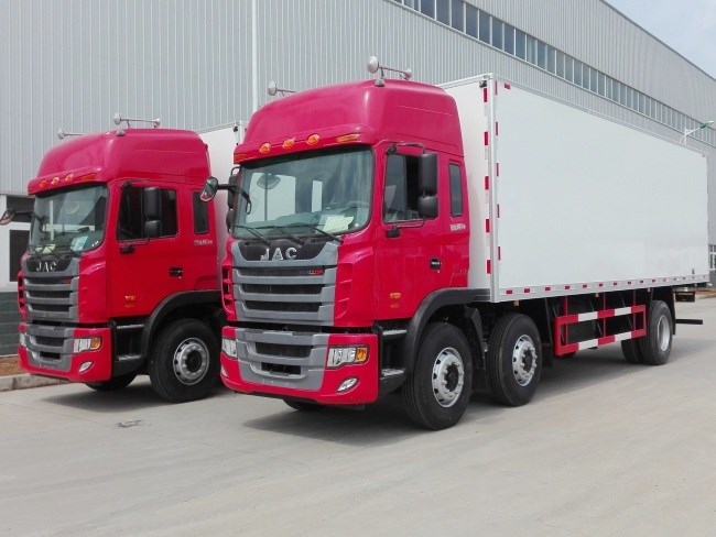 (廂長9.6米)江淮格爾發(fā)小三軸冷藏車