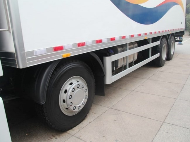 (廂長(zhǎng)9.6米)重汽man前四后八冷藏車