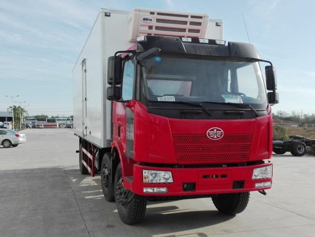 (廂長8.7米)解放j6小三軸冷藏車