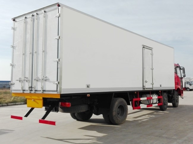 (廂長8.7米)解放j6小三軸冷藏車