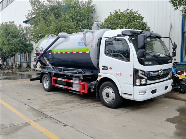 國六東風多利卡8方吸污車