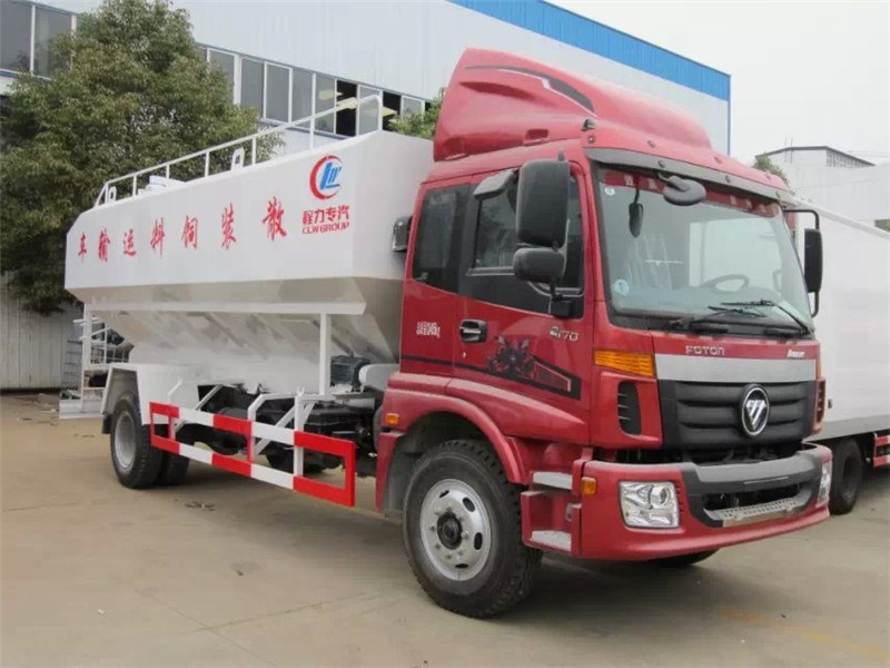 福田歐曼單橋散裝飼料運輸車圖片1